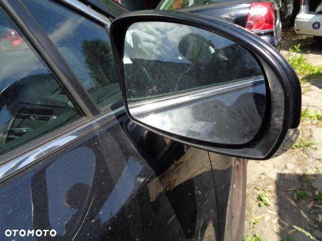 LUSTERKO PRAWE ZEW.TOYOTA AVENSIS T27 09-14 UK 209 - 2