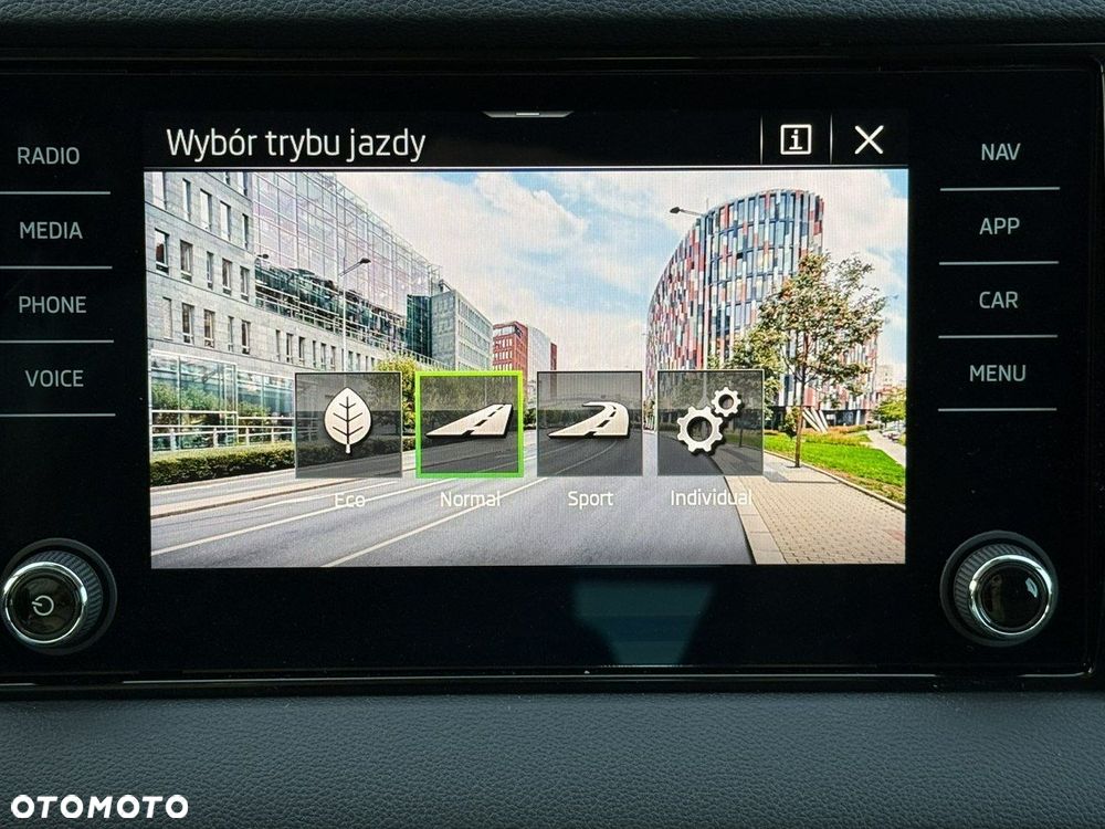 Skoda Karoq 1.5 TSI ACT 4x2 Style DSG - 28