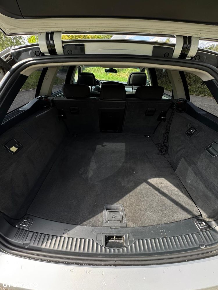 BMW Seria 5 525d xDrive - 33