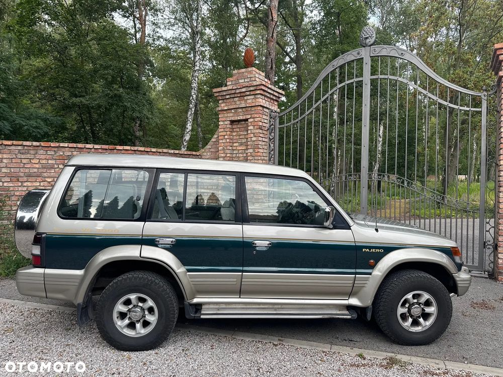 Mitsubishi Pajero - 2