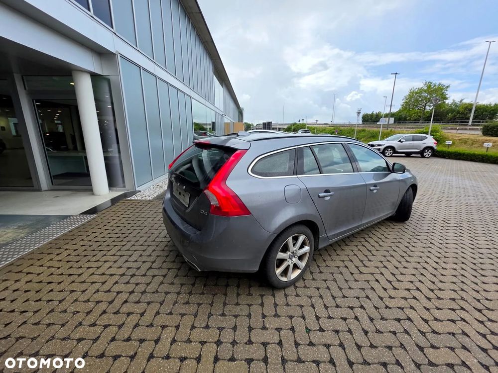 Volvo V60 D4 Summum - 3