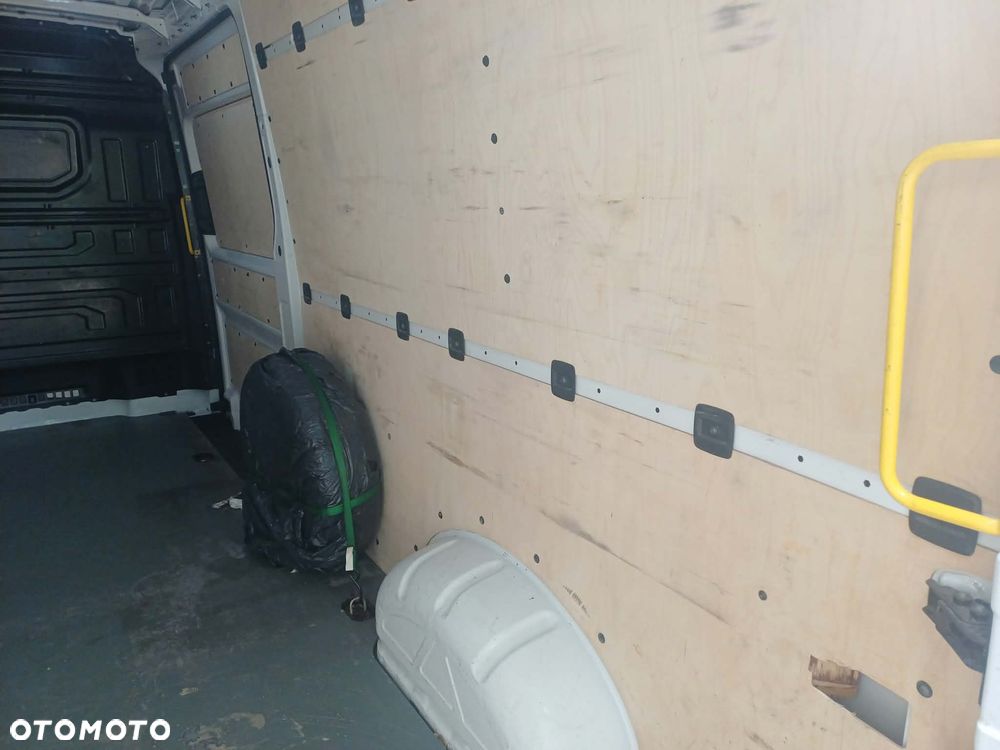 Volkswagen Crafter - 12