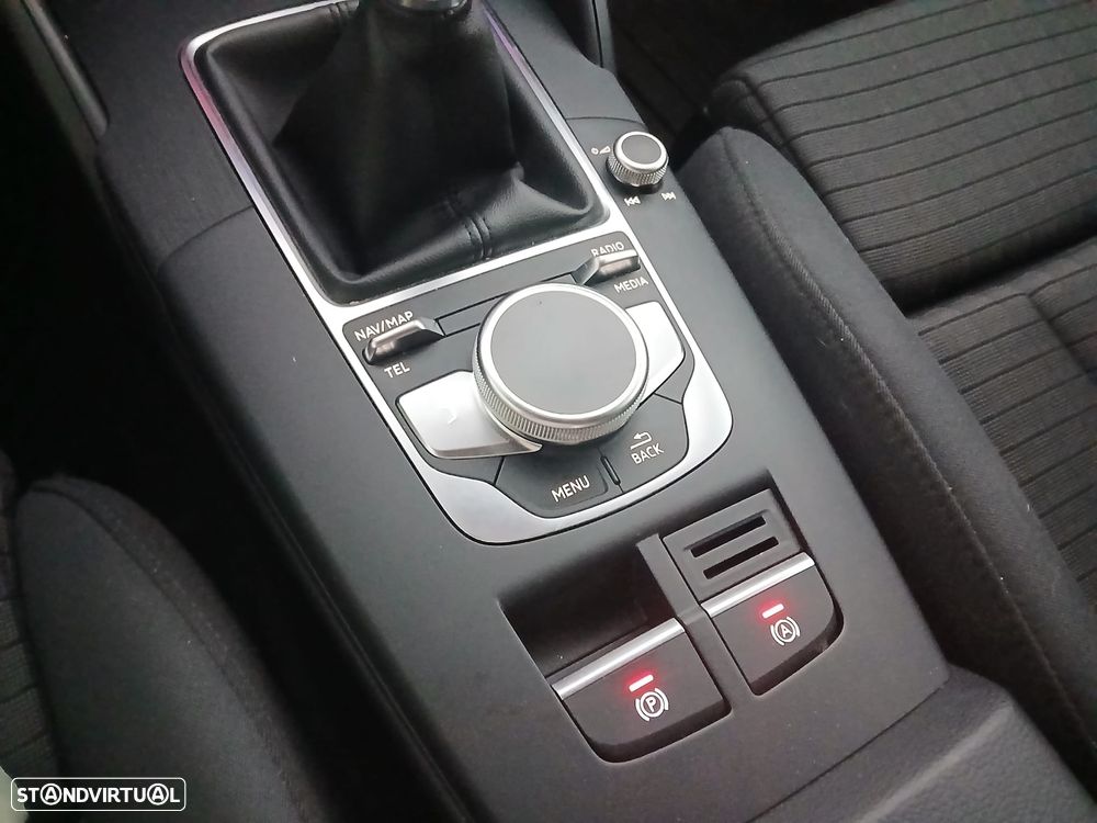 Audi A3 Sportback 30 TDI Design - 18