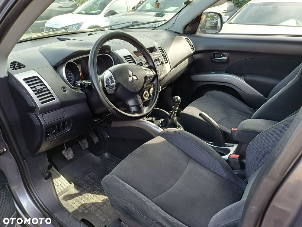 Mitsubishi Outlander - 14