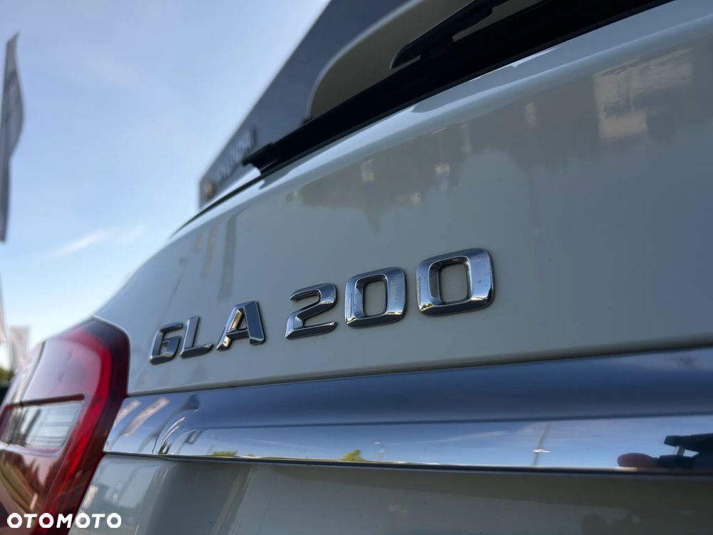 Mercedes-Benz GLA - 13