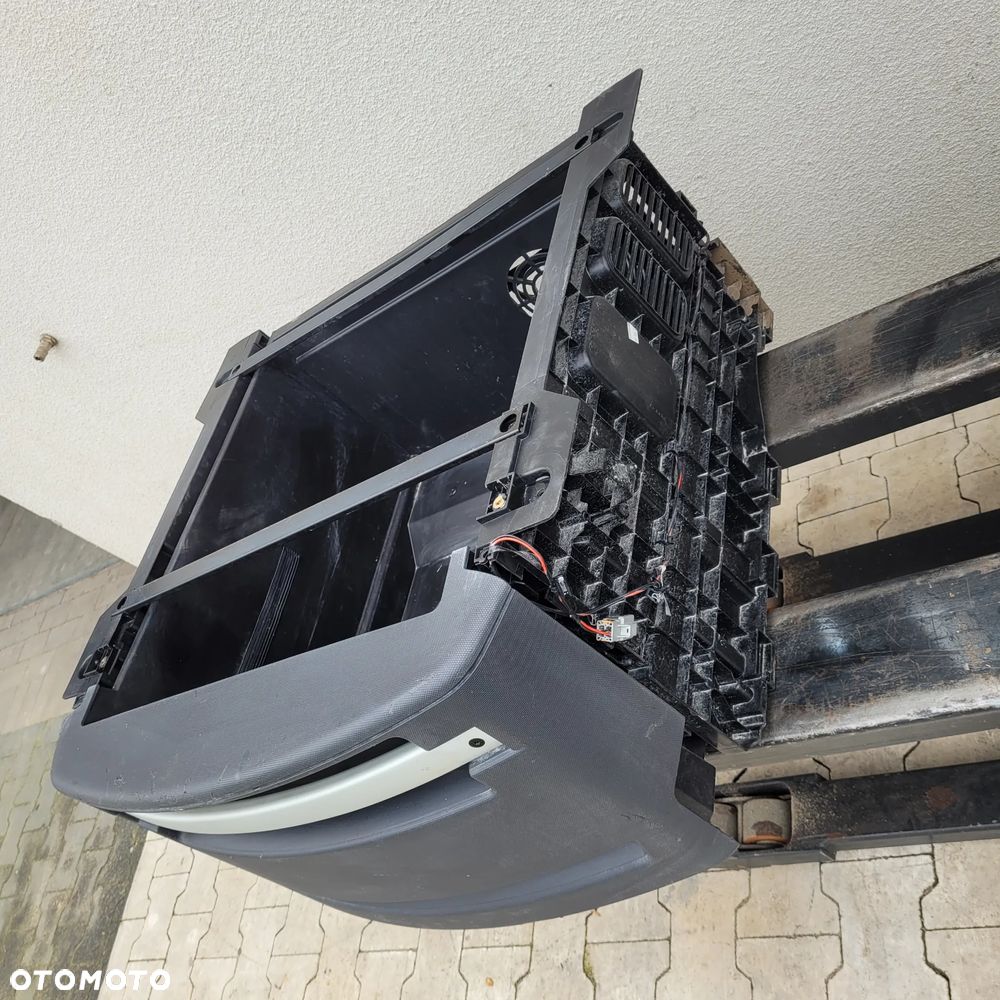 SCHOWEK LODOWKI RENAULT RANGE T 82313425 wysoka kabina - 3