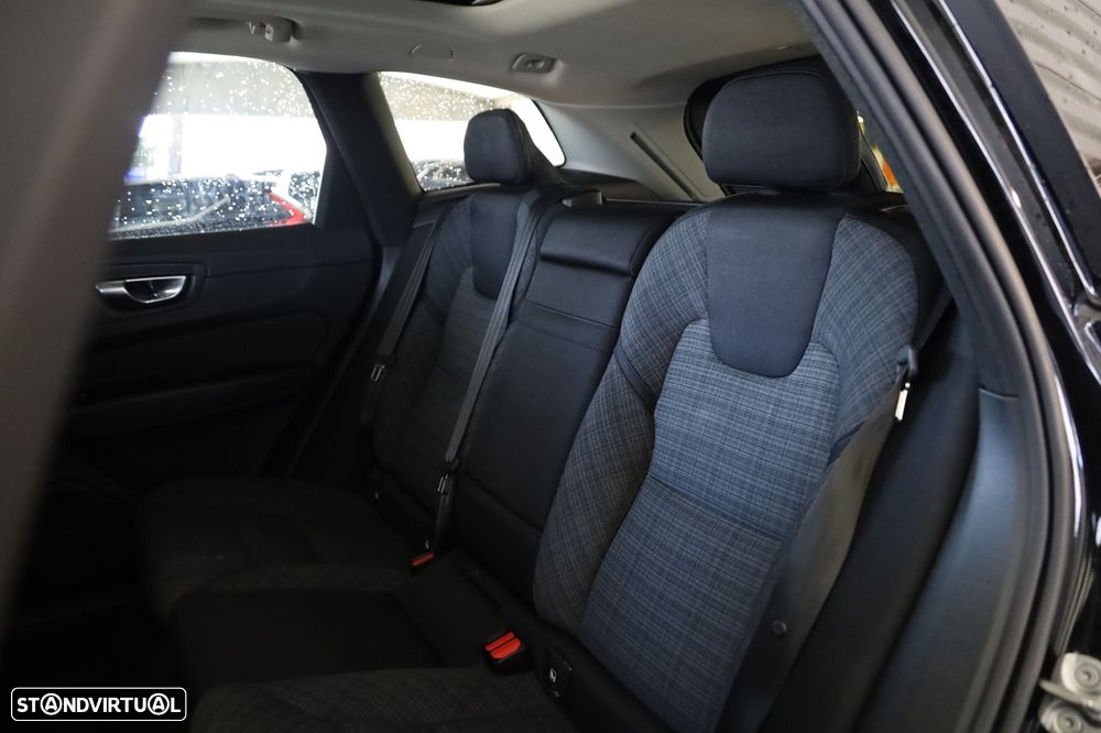 Volvo XC 60 2.0 T6 PHEV Essential AWD - 12