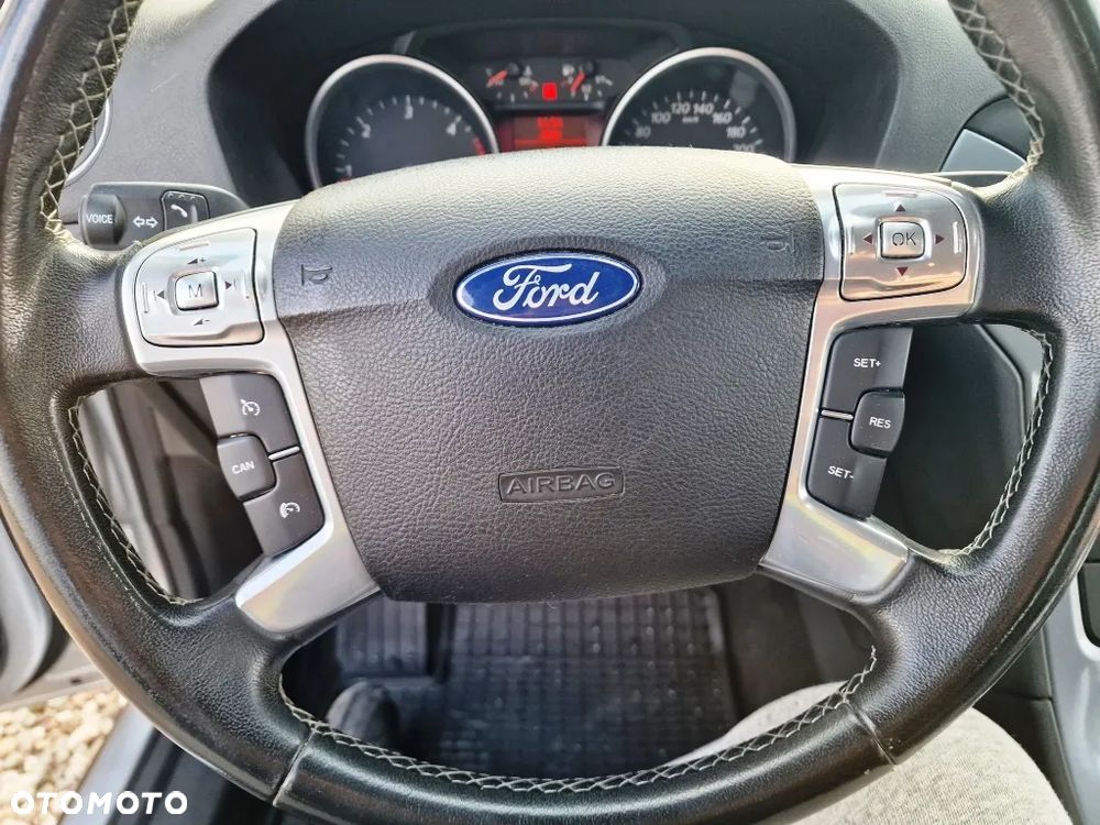 Ford Mondeo - 32