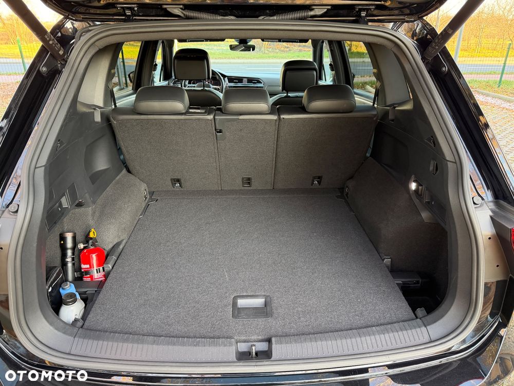 Volkswagen Tiguan 2.0 TDI SCR 4MotION DSG R-Line - 26