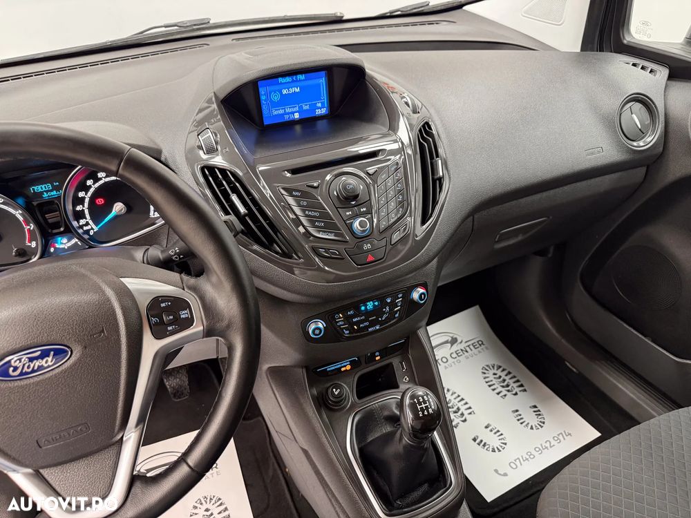 Ford Tourneo Courier 1.0 EcoBoost Titanium - 24