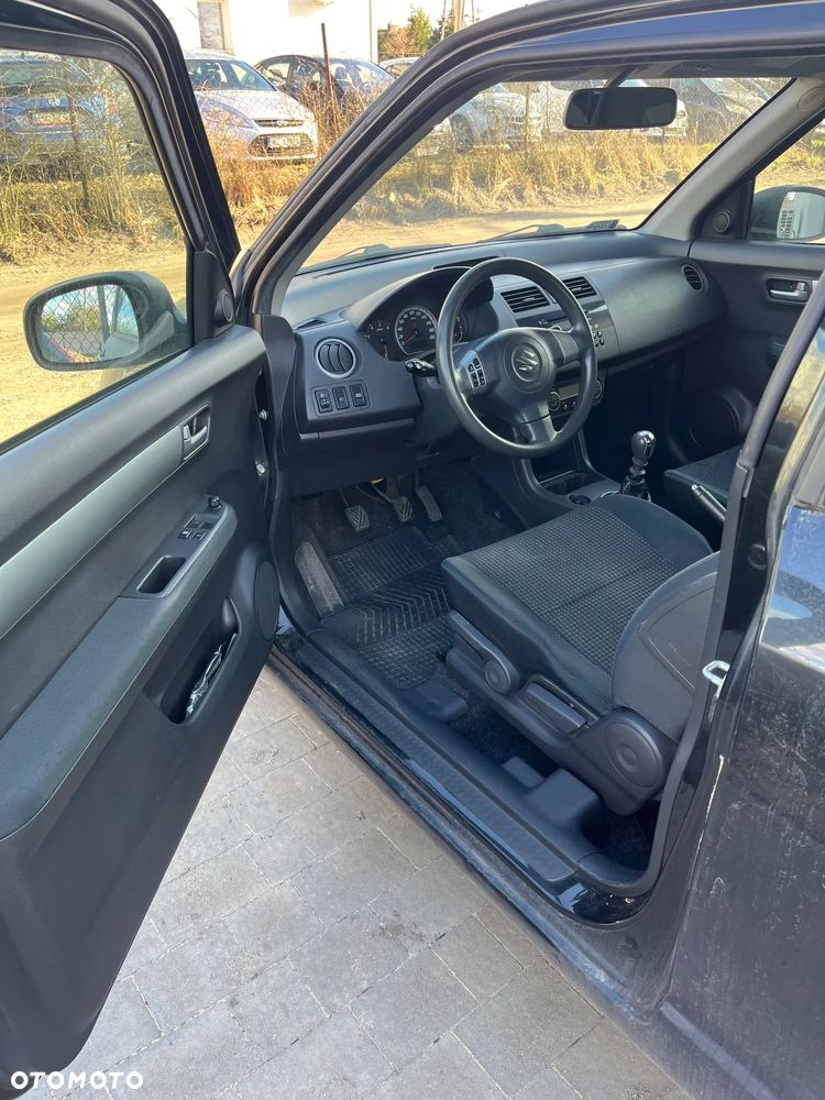 Suzuki Swift 1.3 DDiS 16v GLX - 13
