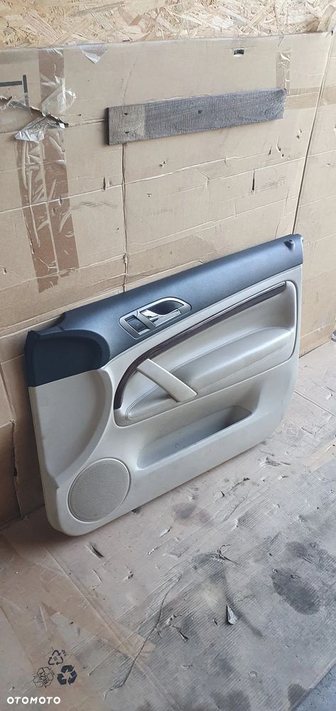 Boczek drzwi tapicerka prawy przód przednia prawa skóra Skoda Superb I - 3