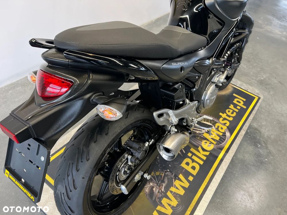 Suzuki Gladius - 30