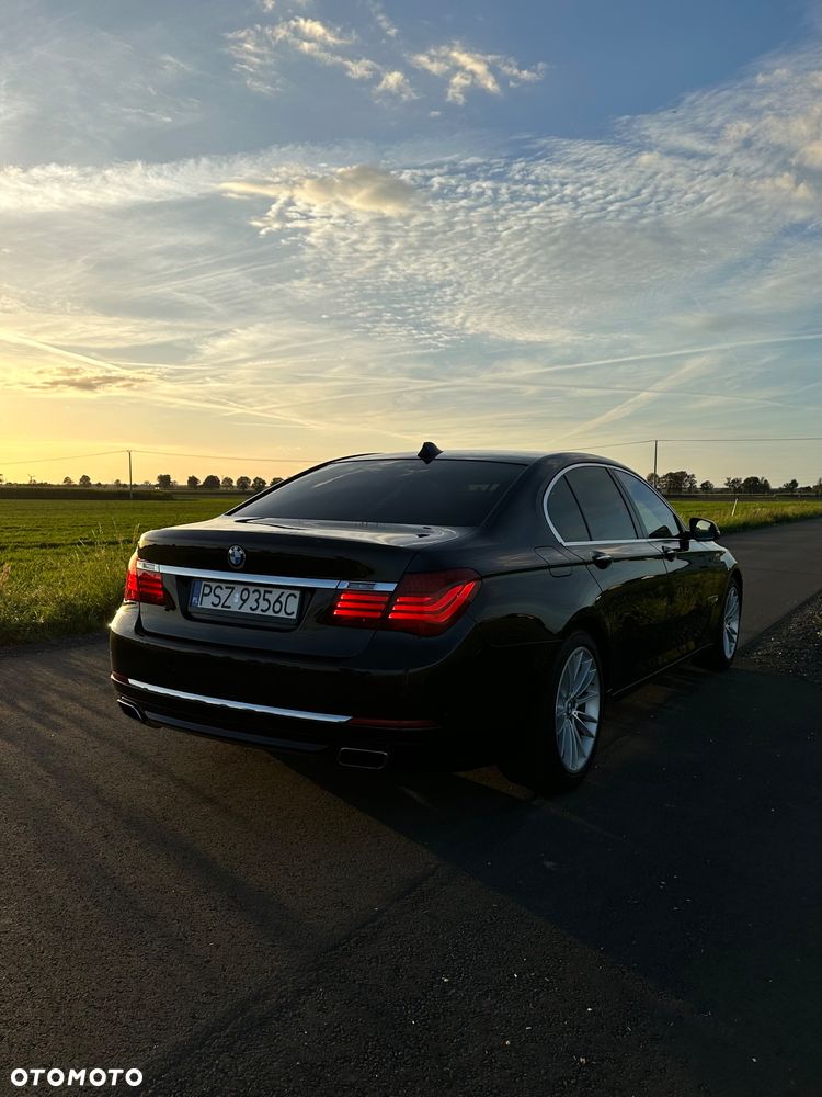 BMW Seria 7 750i xDrive Edition Exclusive - 12