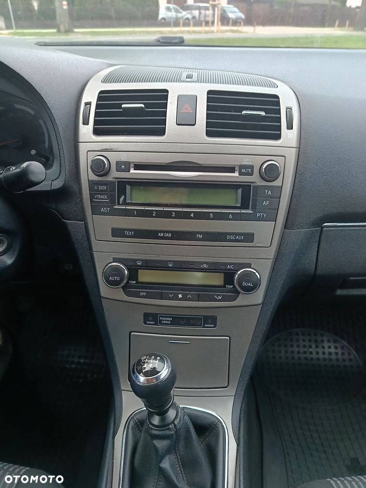Toyota Avensis - 12