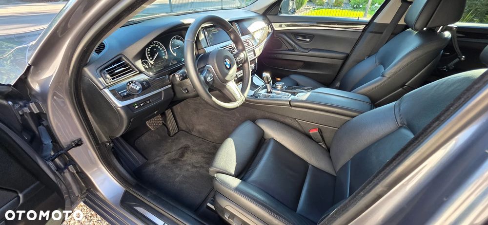 BMW Seria 5 525d Sport-Aut Luxury Line - 14