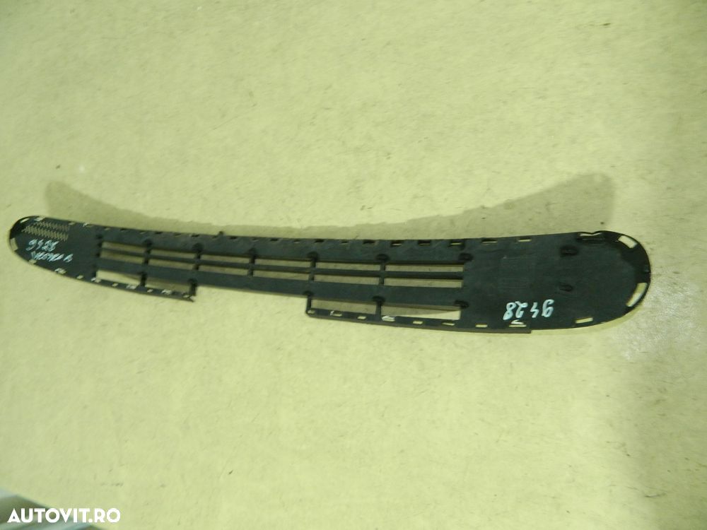 Grila inferioara dintre proiectoare, Opel Vectra B, 96-00, 90464533 - 4