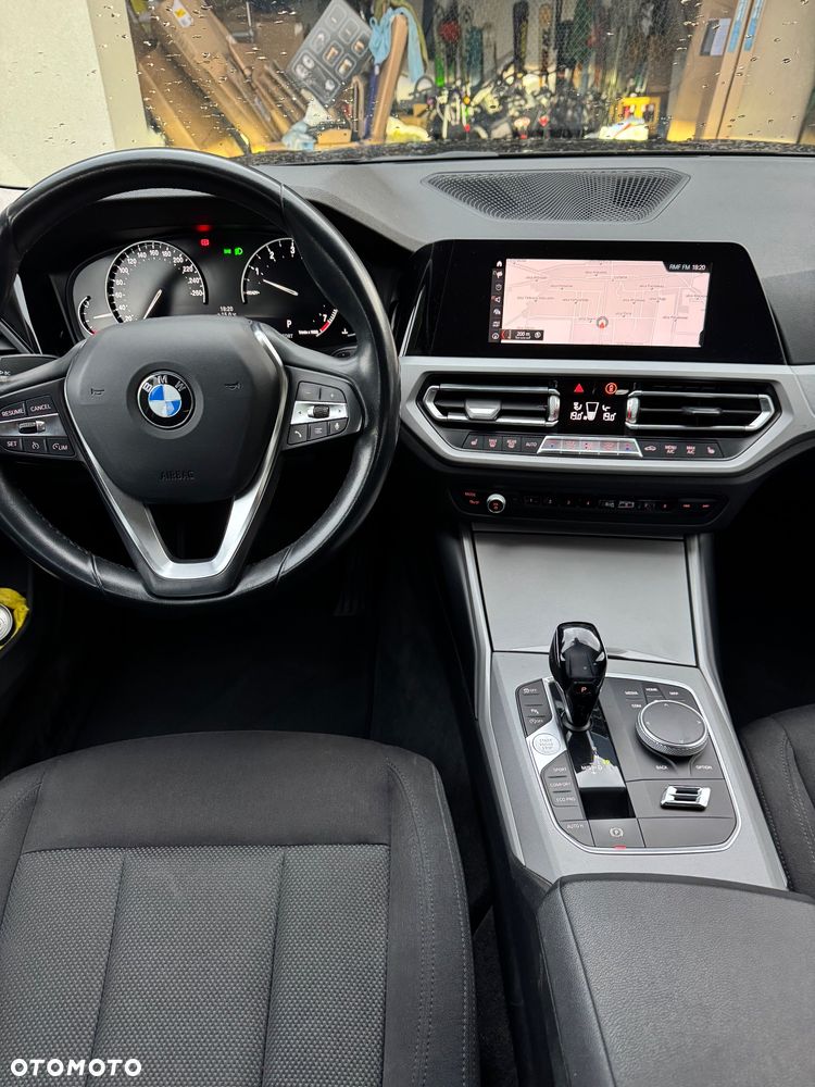 BMW Seria 3 318i Business Edition sport - 11