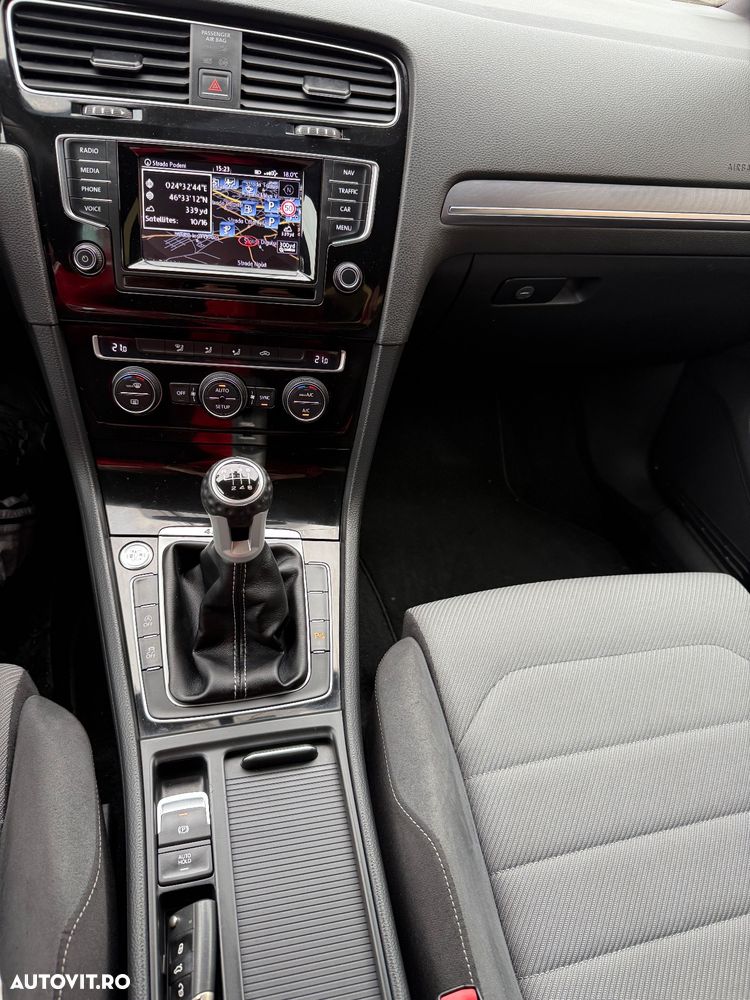 Volkswagen Golf - 20