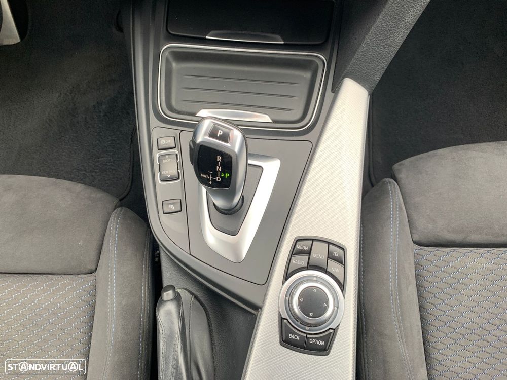 BMW 320 d Auto Pack M - 32