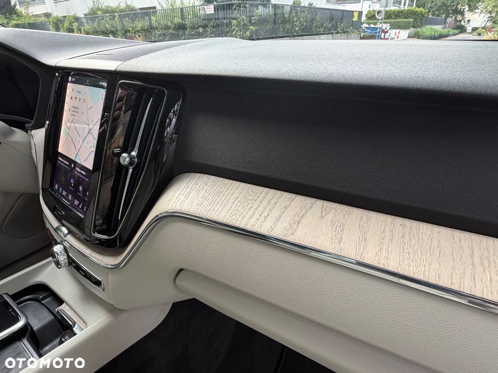 Volvo XC 60 B4 B Plus Bright - 18