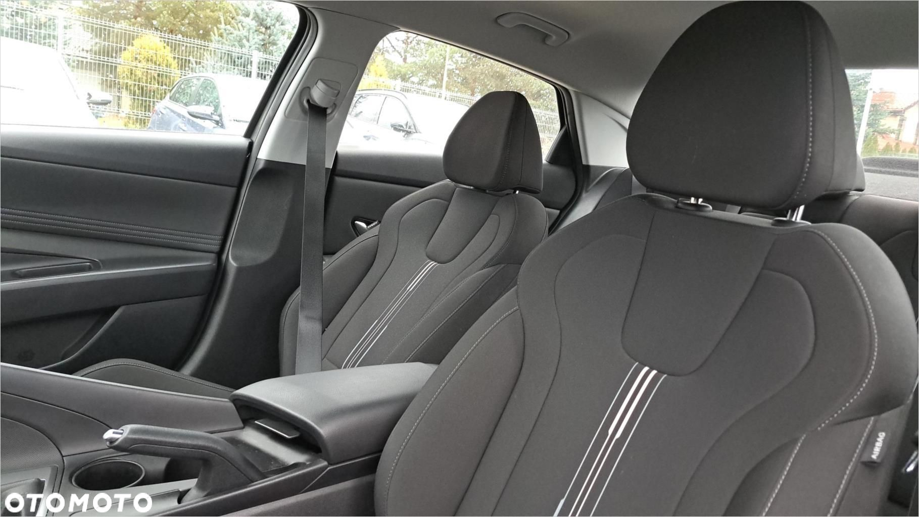 Hyundai Elantra - 12
