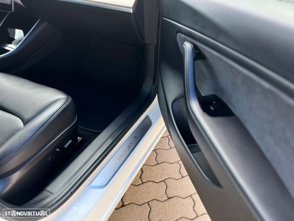 Tesla Model 3 Performance Dual Motor AWD - 33