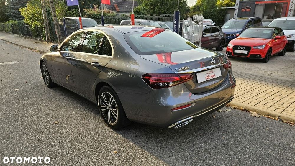 Mercedes-Benz Klasa E 200 d 9G-TRONIC Night Edition - 11