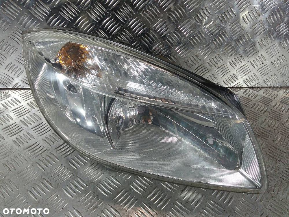 LAMPA PRAWA PRZEDNIA SKODA FABIA 2 - 1