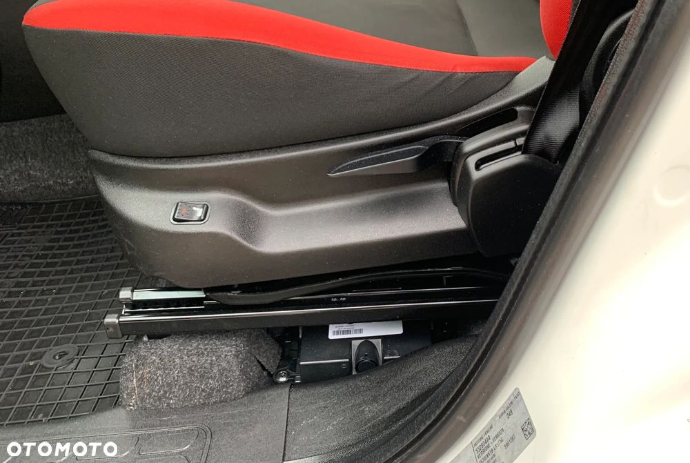 Fiat DOBLO MAXI SX DYNAMIC+ KOMBI VAN MINIBUS WZMOCNIONY 5cio osobowy N1 Homologacja cięż. HAK wpinany, Bagażnik dachowy, Alarm, Parktroniki, Halogeny, Podgrzewane fotele, Koła 16' MOCNY SILNIK 1.6 MultiJet, Emisja spalin Euro6, Skrzynia biegów 6cio stopniowa! - 8