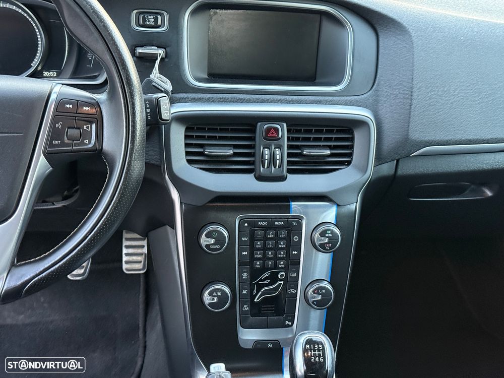 Volvo V40 D2 R Design — fotografia 16