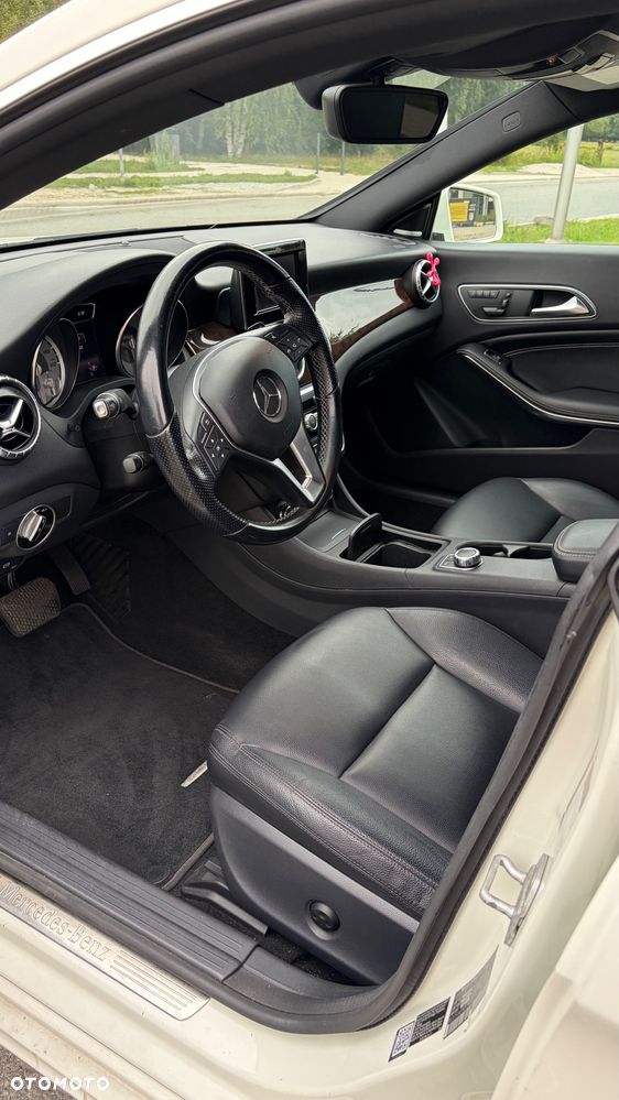 Mercedes-Benz CLA 250 4Matic 7G-DCT Sport - 10
