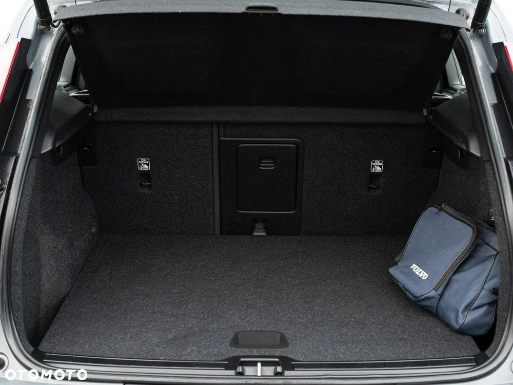 Volvo XC 40 T3 Momentum Pro - 29