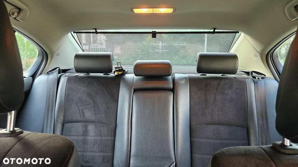 Toyota Avensis 1.8 Premium - 14