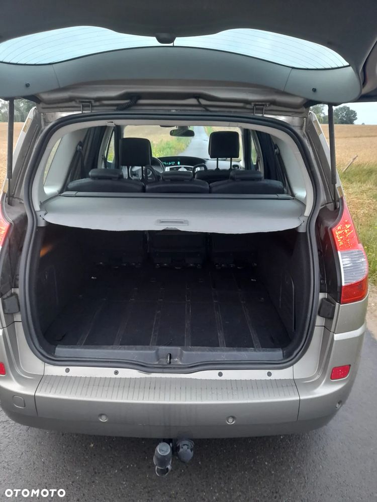 Renault Scenic 2.0 16V Emotion Plus - 9