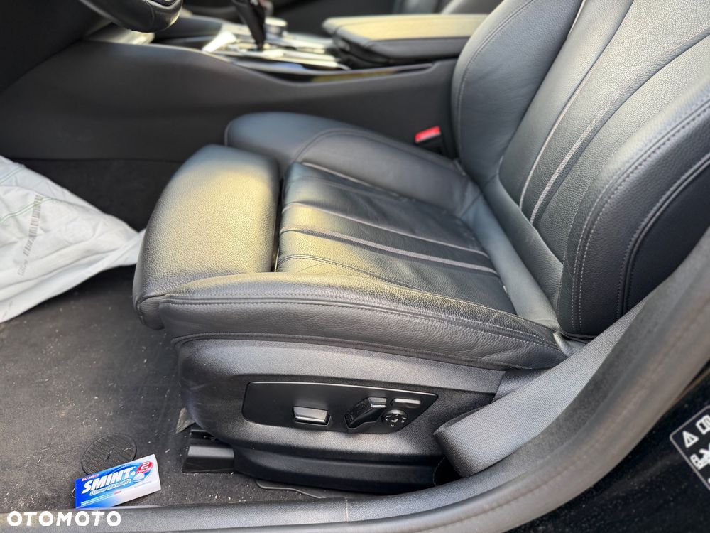 BMW Seria 5 520d xDrive Touring - 31