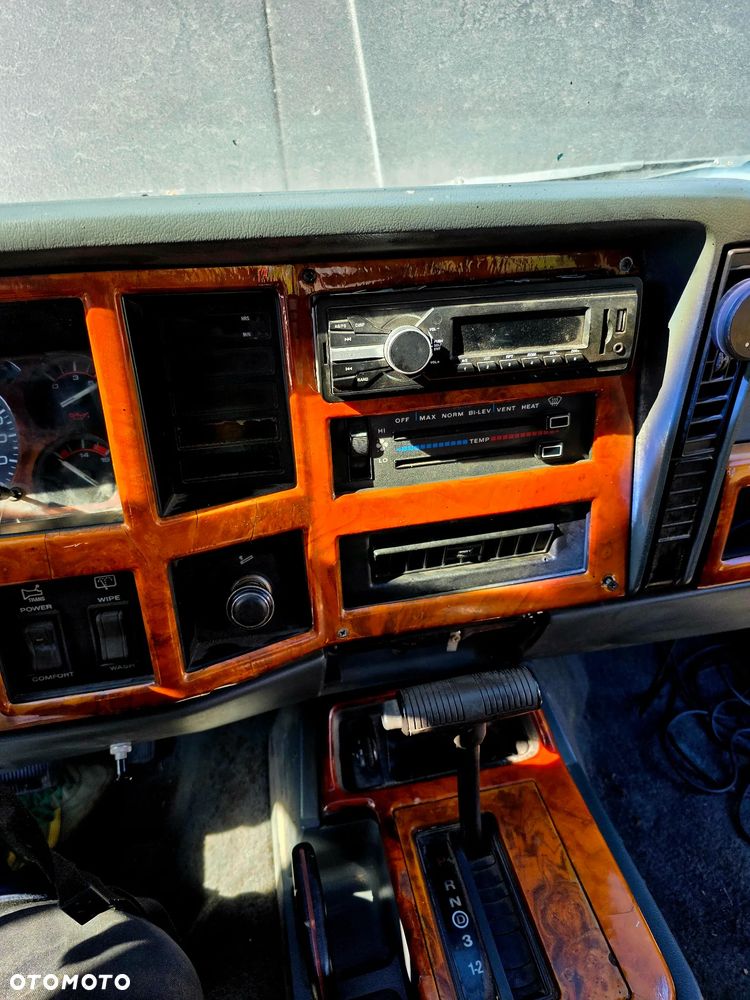 Jeep Cherokee - 9