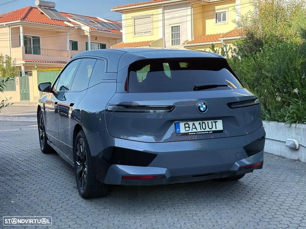 BMW iX xDrive 50 Pack Desportivo - 23