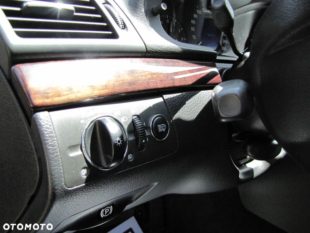 Mercedes-Benz Klasa E 200 Kompressor Automatik Classic - 16