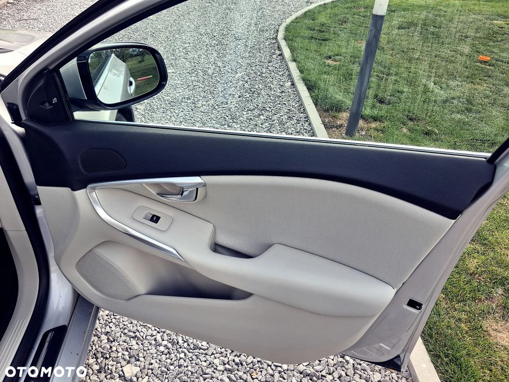 Volvo V40 D2 Summum - 23