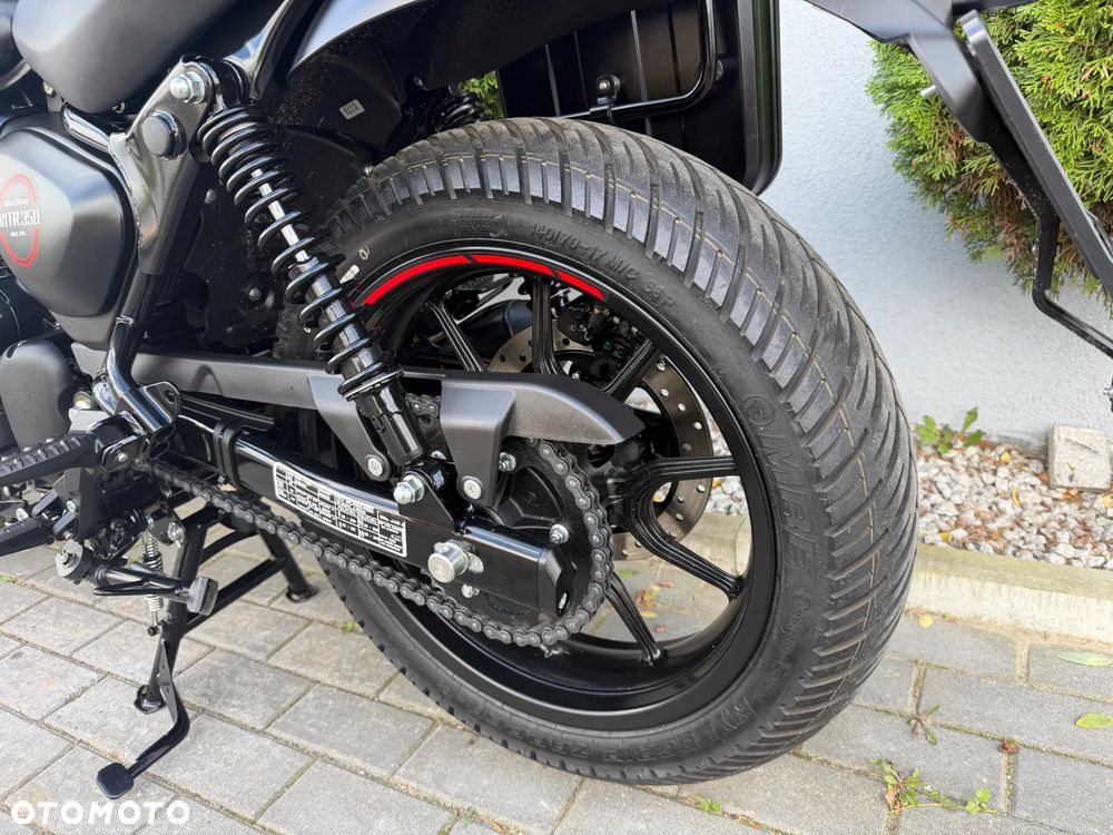 Royal Enfield HNTR - 22