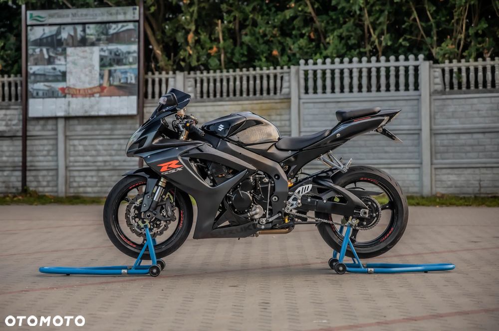 Suzuki GSX-R - 15