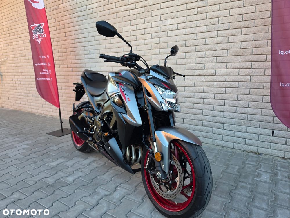 Suzuki GSX - 2