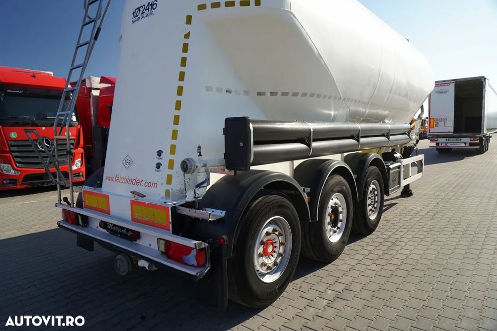 Feldbinder / REMORCA CIMENT / 3 COMPARTIMENTE / 37.000 L / SILOC / PENTRU MATERIALE VRAC / AXĂ RIDICATĂ / SAF / JANTE DIN ALIAJ - 13
