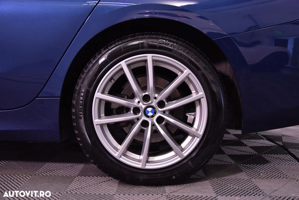 BMW Seria 3 318d AT MHEV - 13