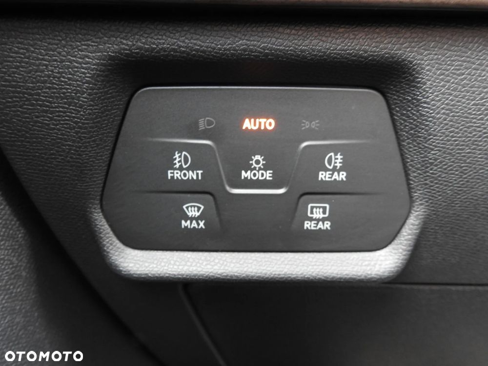 Seat Leon 1.5 eTSI Xcellence DSG - 12