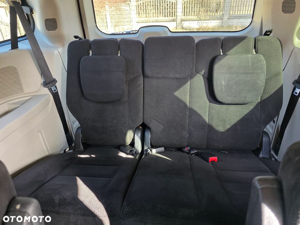 Dodge Grand Caravan - 13