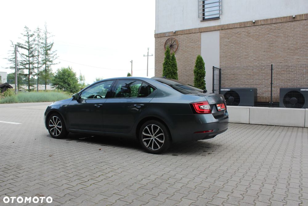 Skoda Octavia 2.0 TDI DSG First Edition - 10