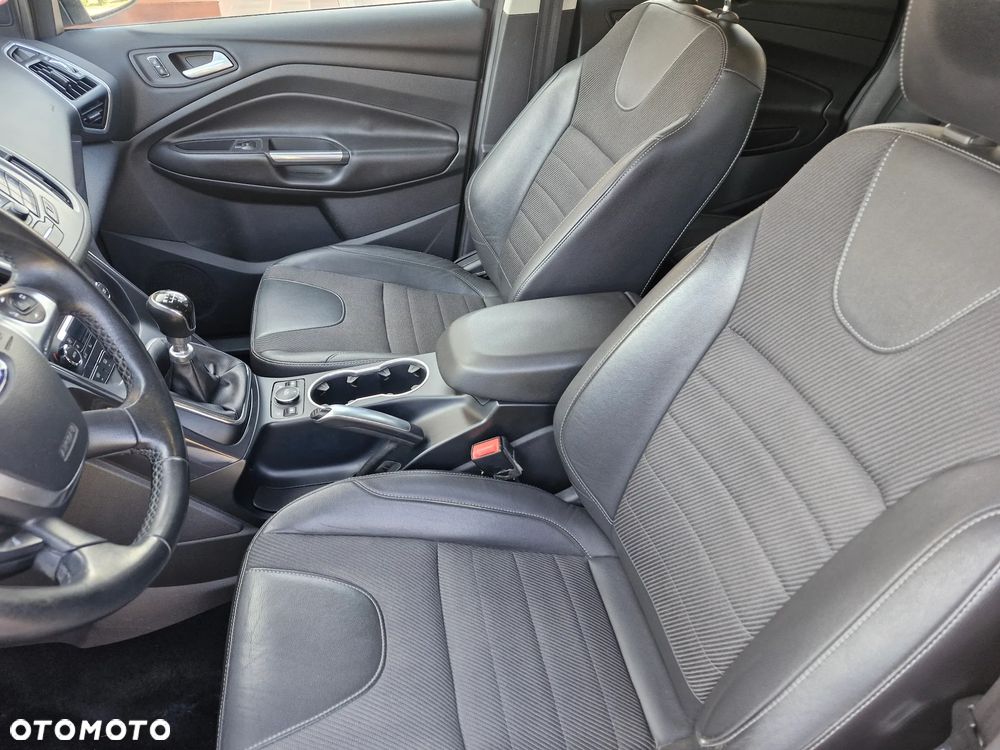 Ford Kuga 2.0 TDCi 2x4 Titanium - 23