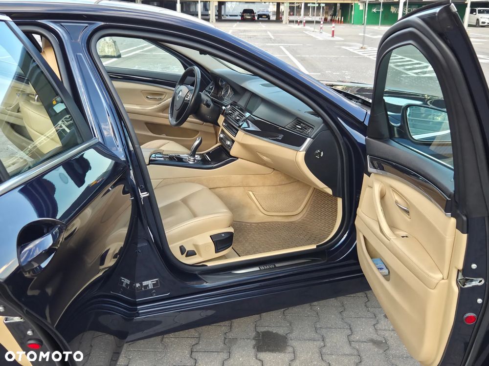 BMW Seria 5 528i xDrive - 18
